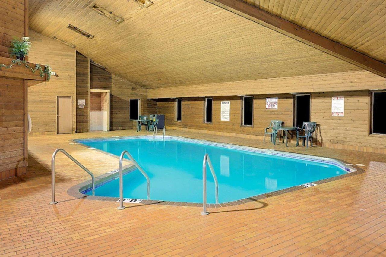 ซูเปอร์ 8 บาย วินด์แฮม สเตอร์เจียนเบย์ Hotel ภายนอก รูปภาพ